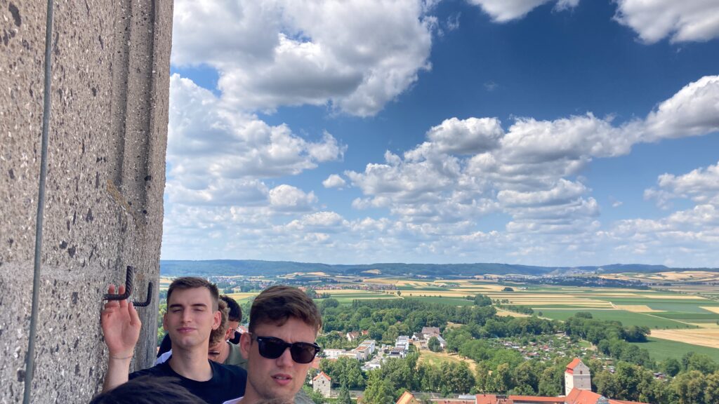Ein beeindruckender Rundblick auf das Nördlinger Ries vom Daniel